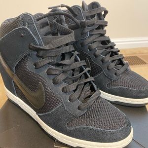 👟ᑎIKᗴ ᗷᒪᗩᑕK ᕼIᘜᕼ TOᑭᔕ